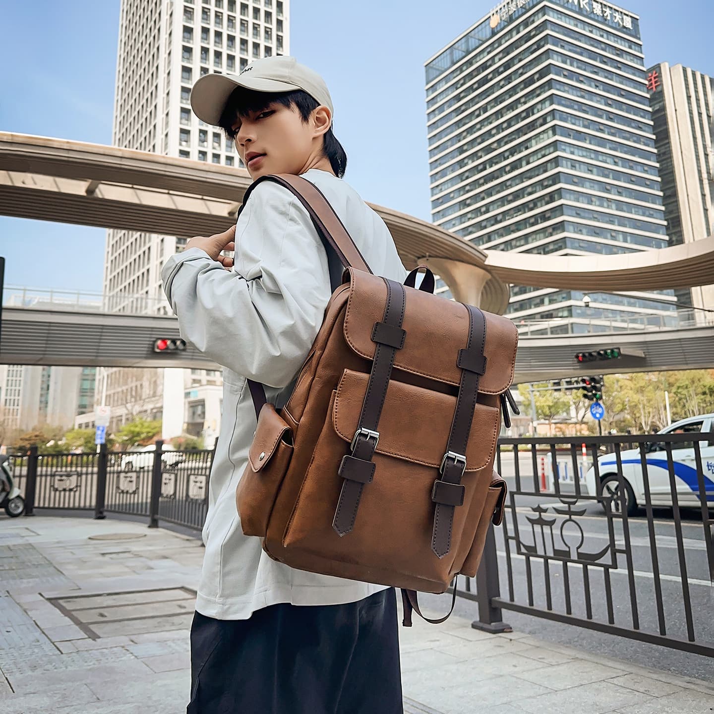 British retro brown light luxury PU college style backpack for male college students, versatile and practical computer backpack for class travel