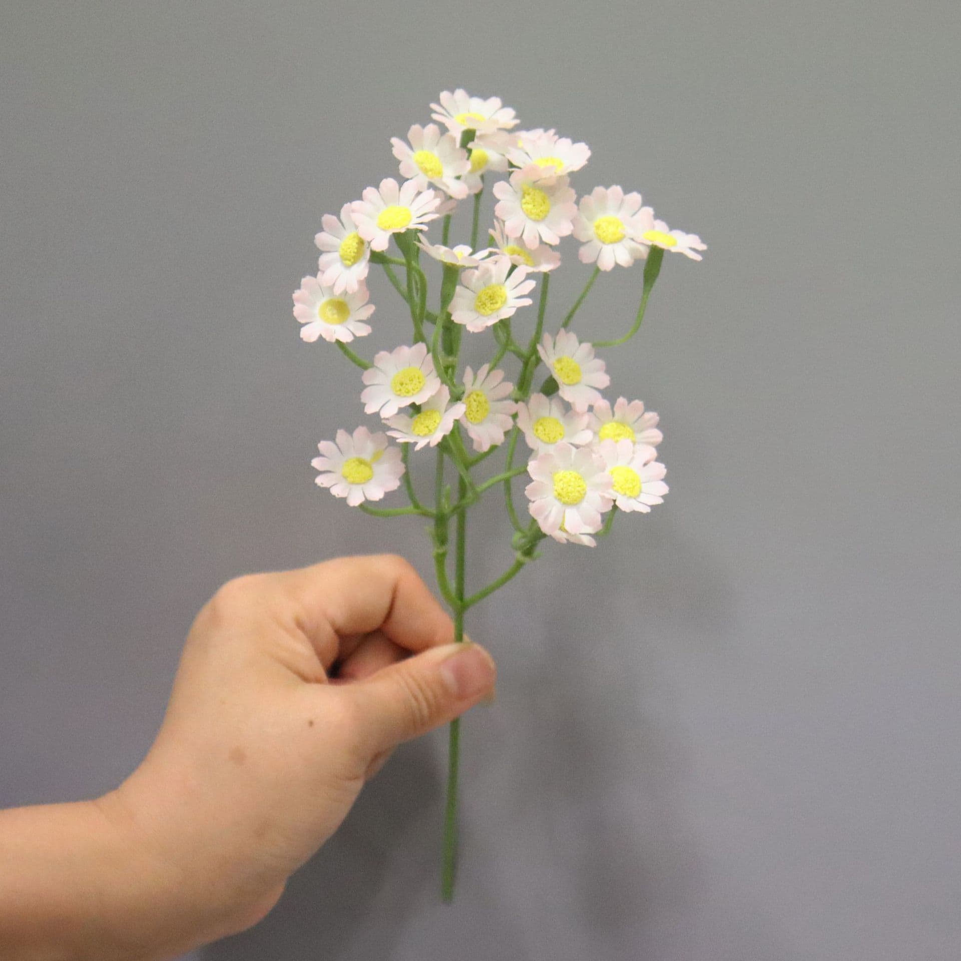 Simulated flowers, Korean-style Japanese-style blue star flowers, small fresh chrysanthemums, small wild flowers, wedding silk flower ceiling manufacturers wholesale