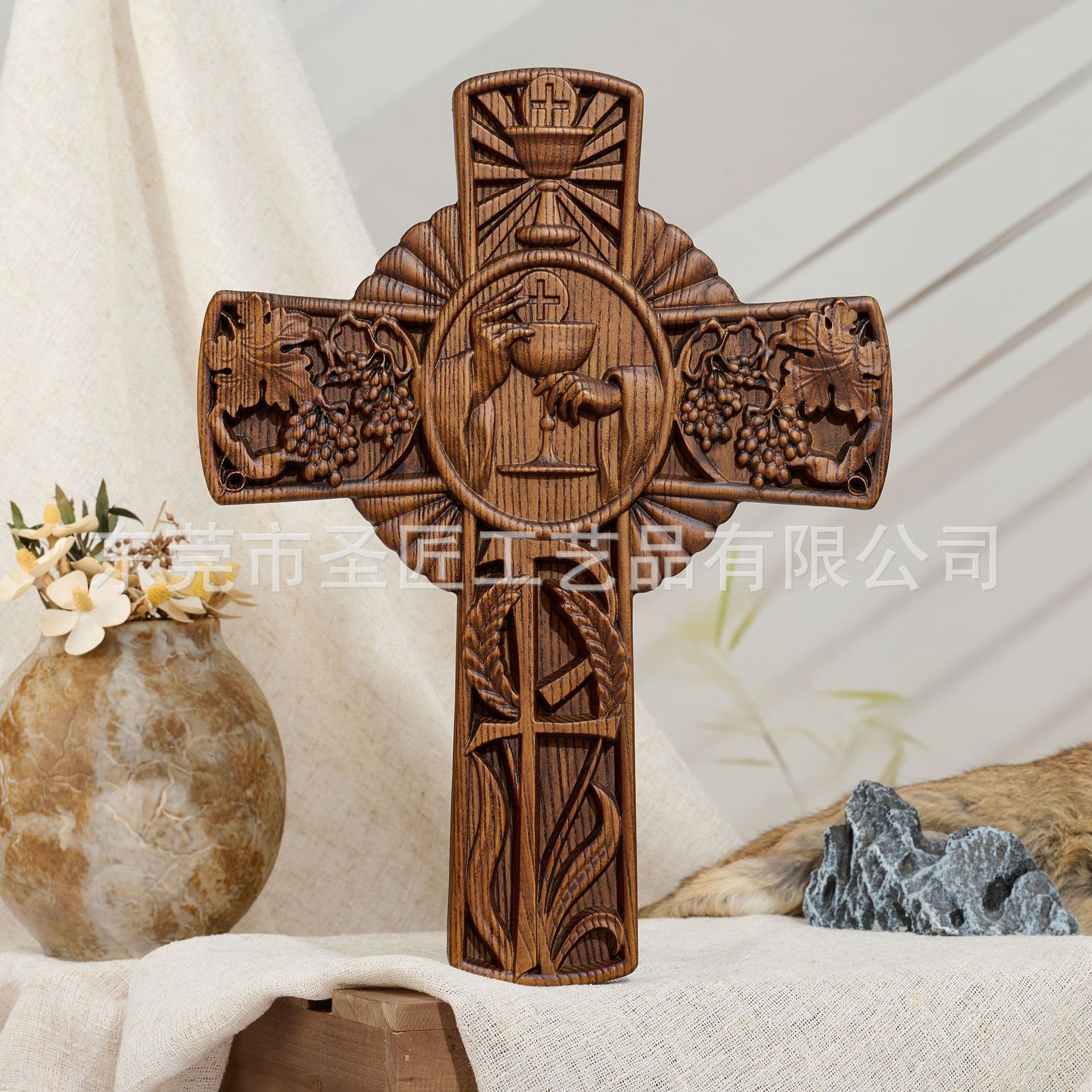 Cross-border Wooden Carved Holy Grail Cross Home Decoration Ornament Hanging Craft Vintage Gold Painted Easter