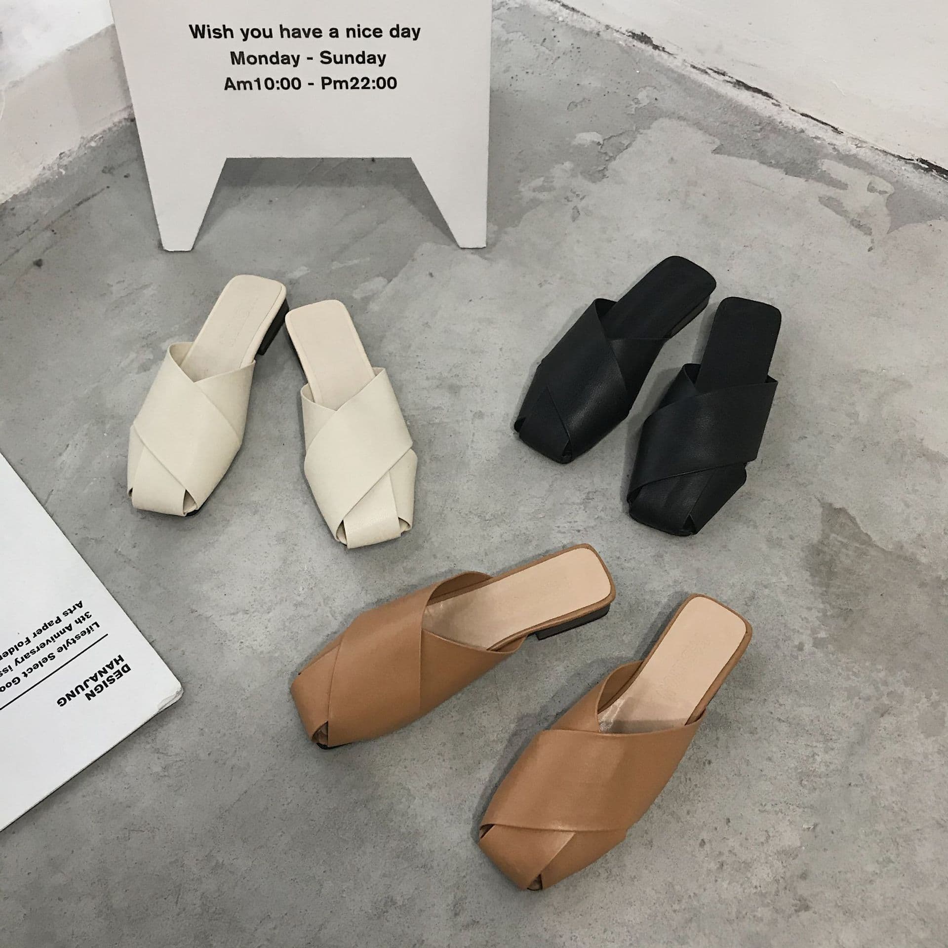 Flat Bottom Slip-On Women's Sandals Summer New Fashion Outdoor Wear Woven Square Head Lazy Person Mule Slippers