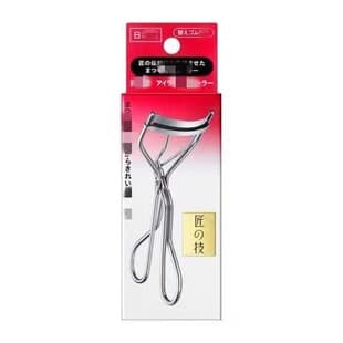 Shiseido 213/Maquillage Eyelash Curler with Replacement Pad, Long-Lasting, Portable, Natural Curl & Hold Eyelash Curler