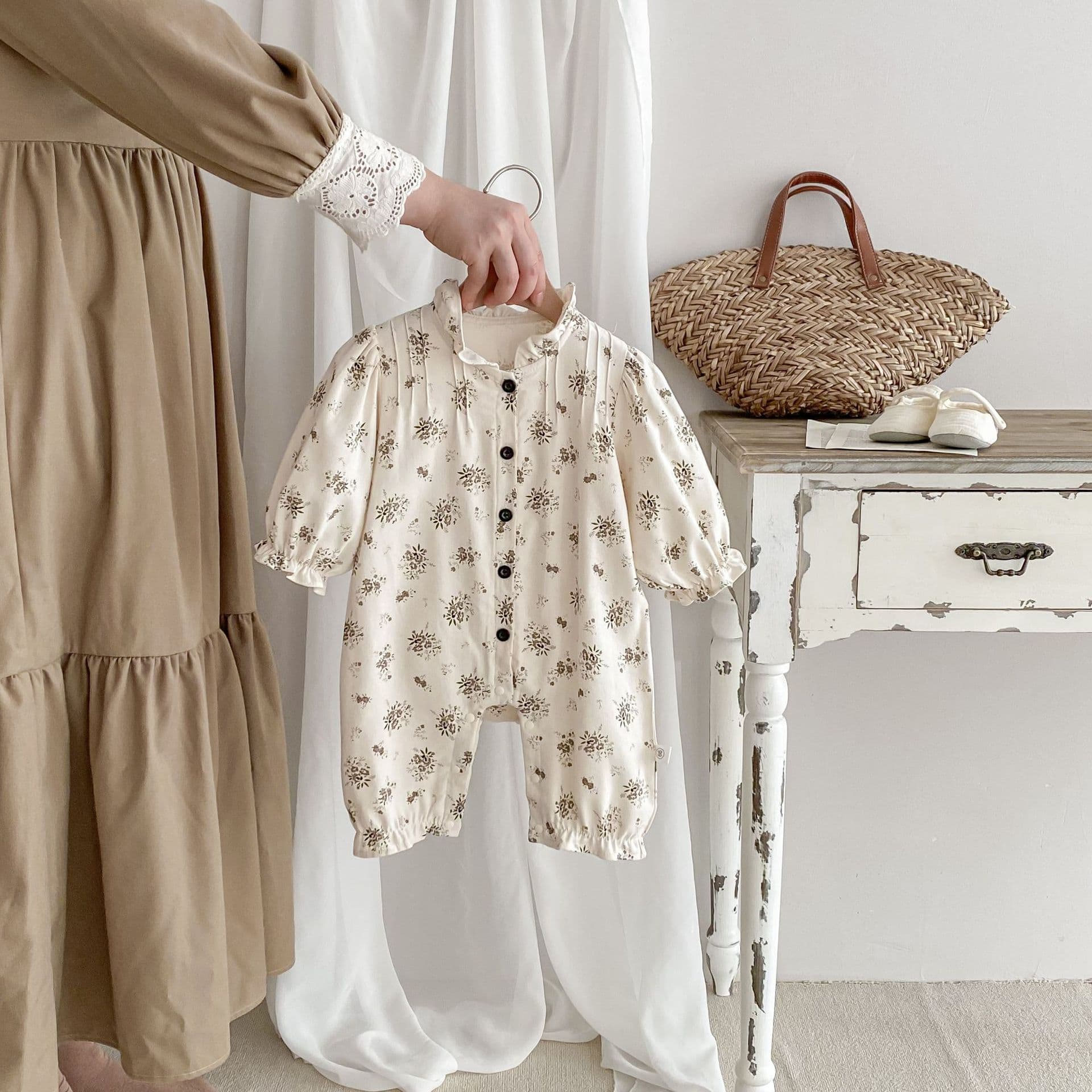 Girls Spring Korean Style Ruffled Stand Collar Floral Jumpsuit, Stylish One-Year-Old Baby Romper