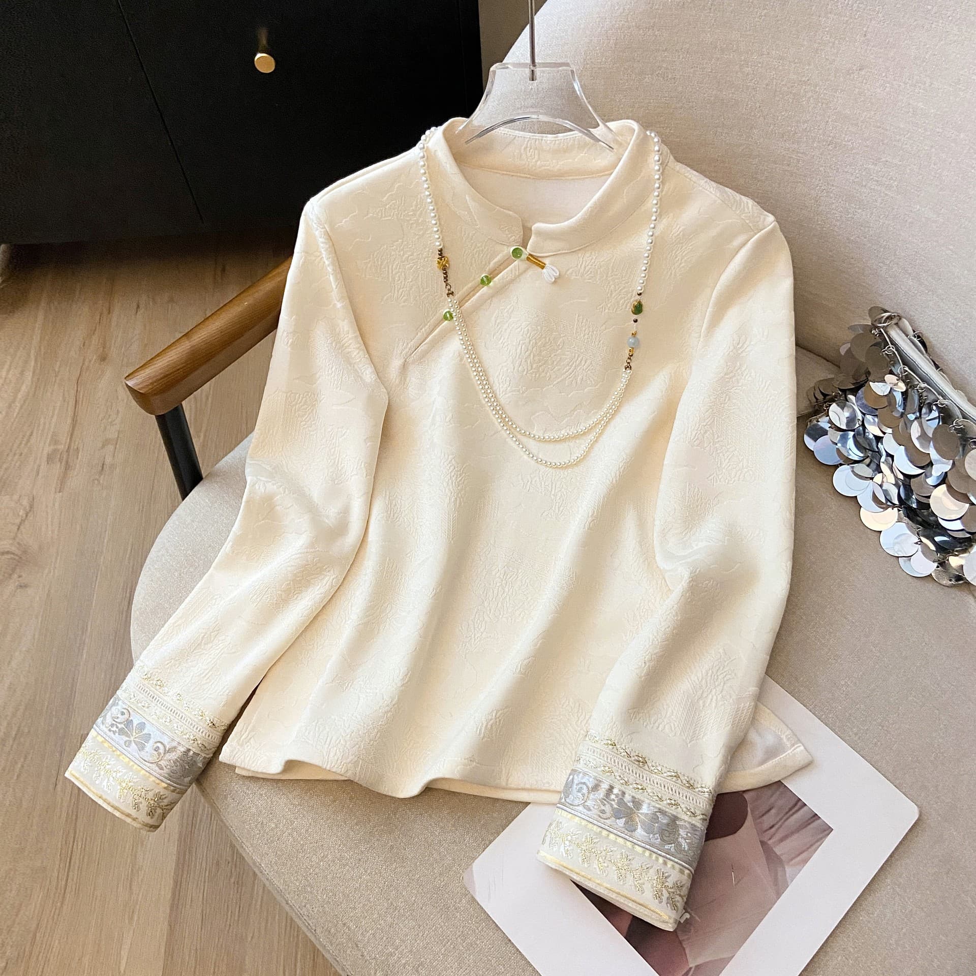 2025 New Autumn/Winter Chinese Style Embroidered Top for Women, Winter Fleece-Lined Lace Long Sleeve Base Layer