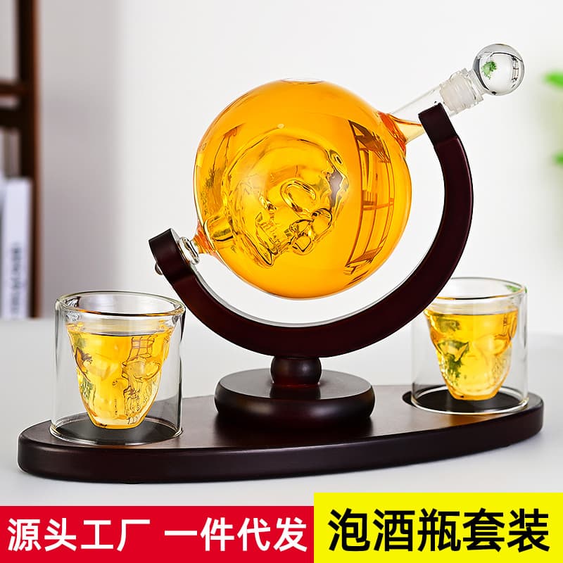 Globe-shaped glass decanter, skull-shaped glass, vodka bottle, skull decanter, cross-border spot supply.
