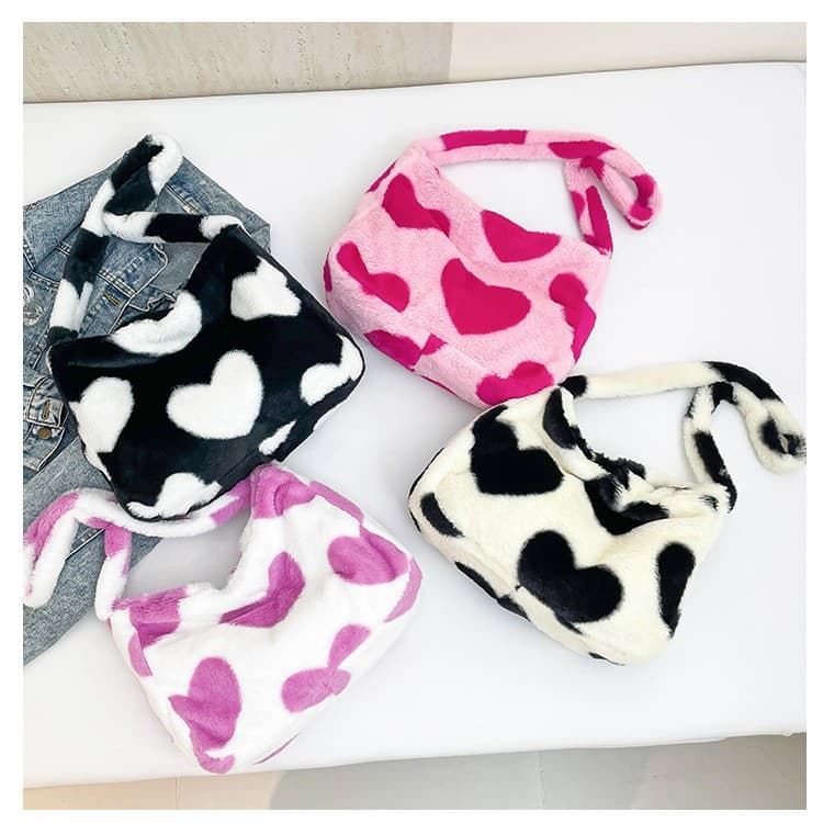 Fashionable Cute Commuter Korean Style Baguette Underarm Bag Black and White Peach Heart Shoulder Fur Bag Fashionable Female Student Stuffy Bag