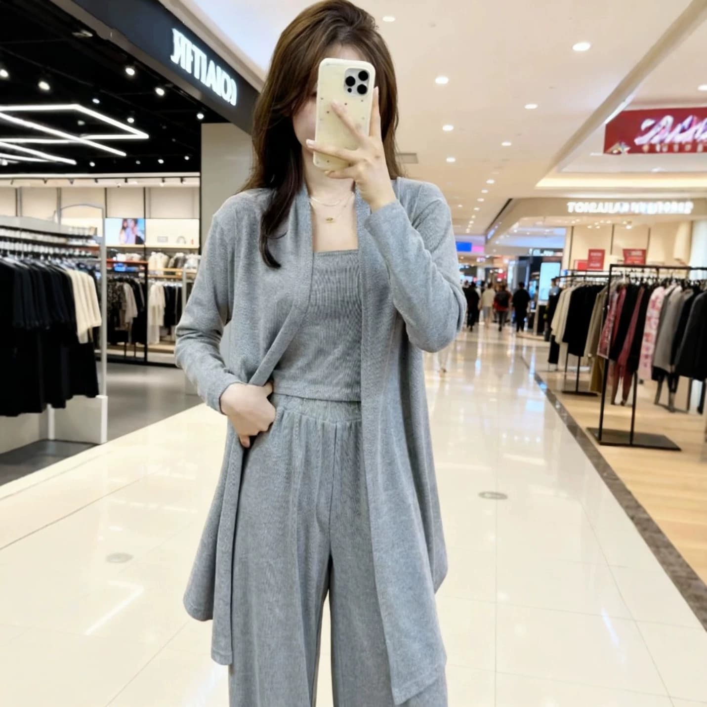Korean super hot autumn suit for women, high-end, age-reducing cardigan, tube top, wide-leg pants, fashionable, casual and sports three-piece set