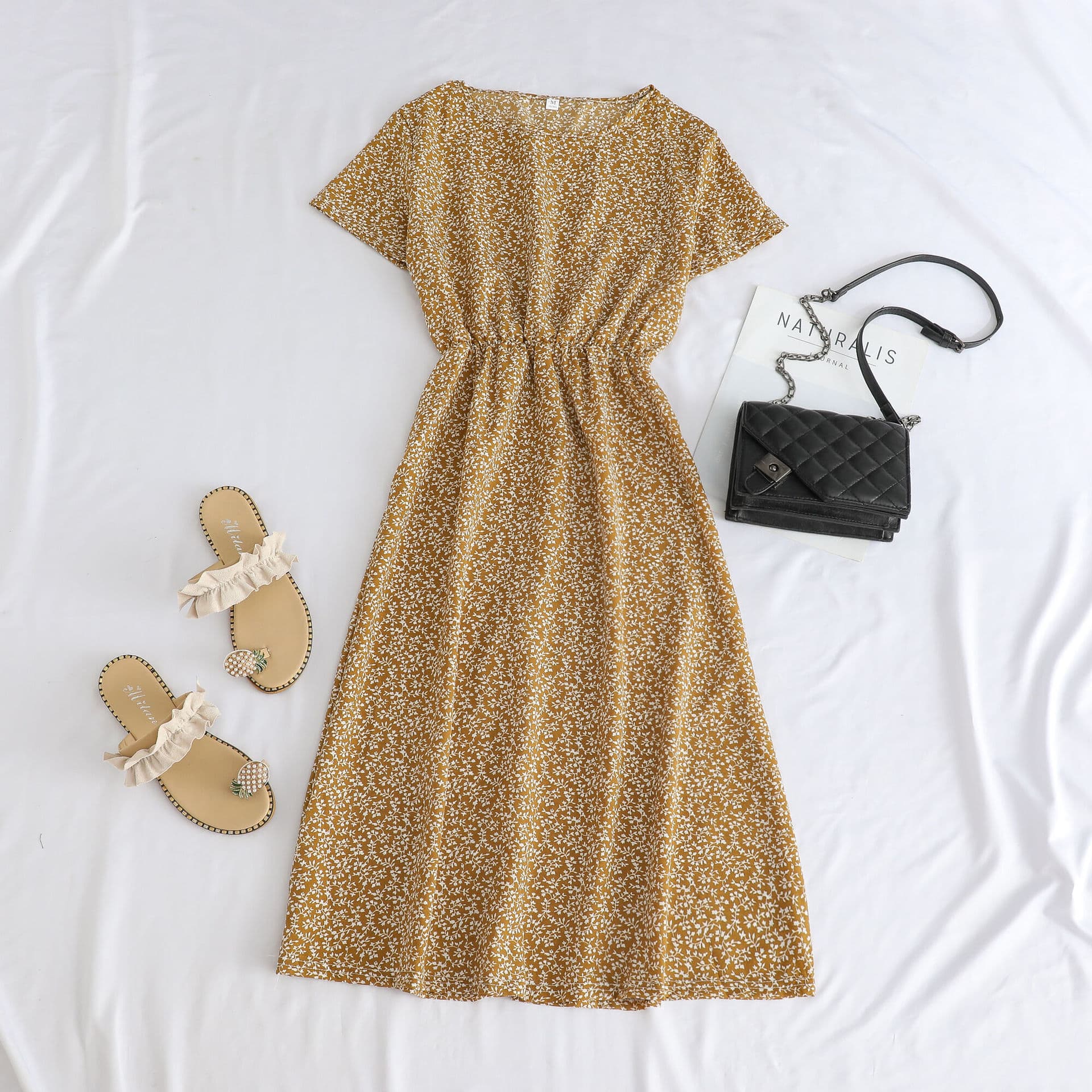 Mother's wear, middle-aged and elderly floral dress, new summer short-sleeved skirt, round neck, slim waist, mid-length skirt