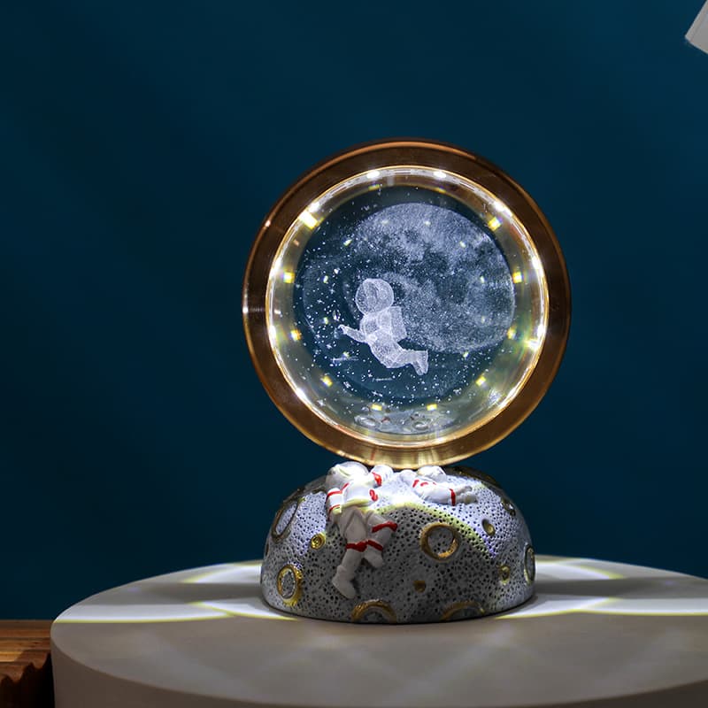 Traveling through the Stars 3D Interior-Engraved Crystal Ball Night Light Creative Astronaut Office Desk Resin Ornament Holiday Gift