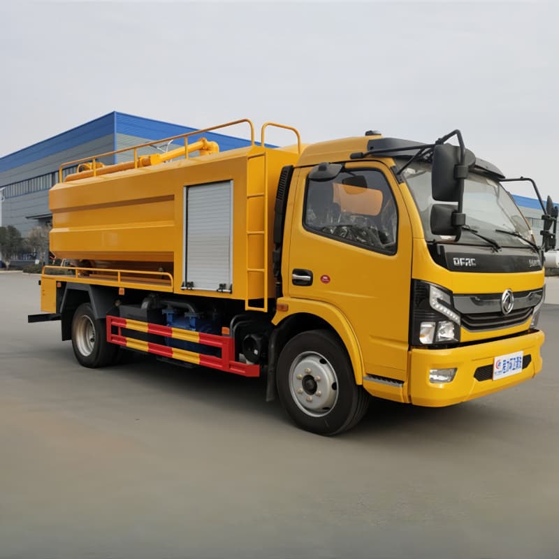 Dongfeng Dolica sanitation cleaning and vacuum truck, multi-functional vacuum truck, special vehicle for sewers and septic tanks.