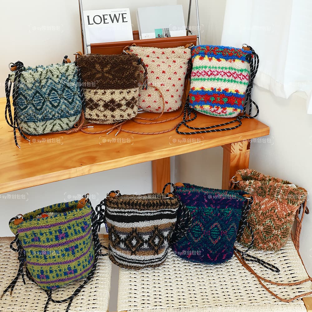 New Autumn/Winter Small Plush Bucket Bag, Korean-Style Niche Premium Look for Women, Commute Shoulder Crossbody Plush Bag
