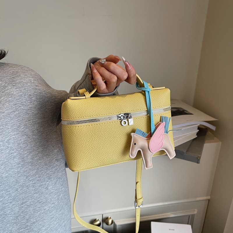 High-end fashion women's bag, simple and versatile, Korean style portable small square bag, new popular texture, single shoulder crossbody bag for women