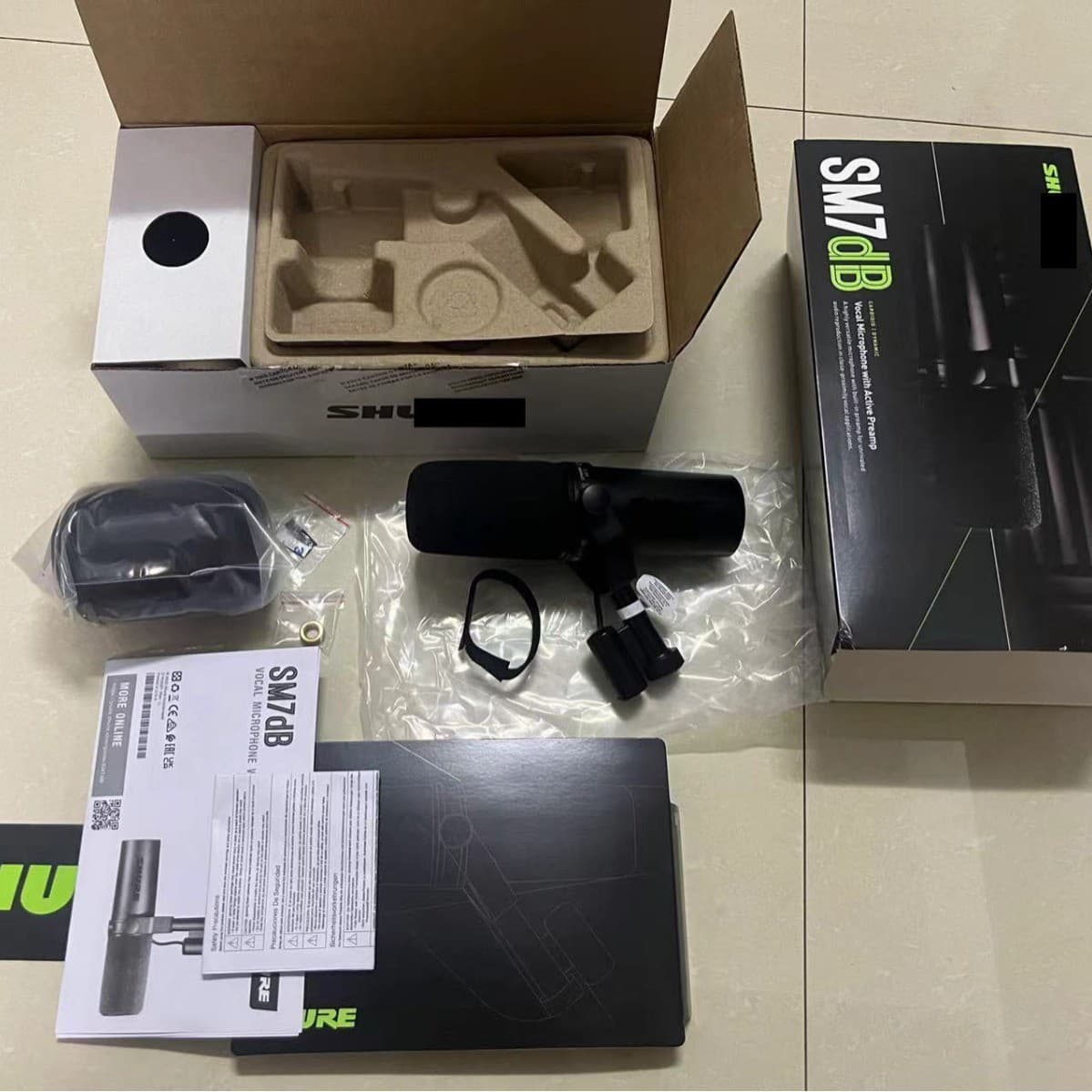 SM7db wired dynamic sound card microphone for cross-border foreign trade, live streaming, recording studio, voice-over, TikTok, hosting, and audiobooks.