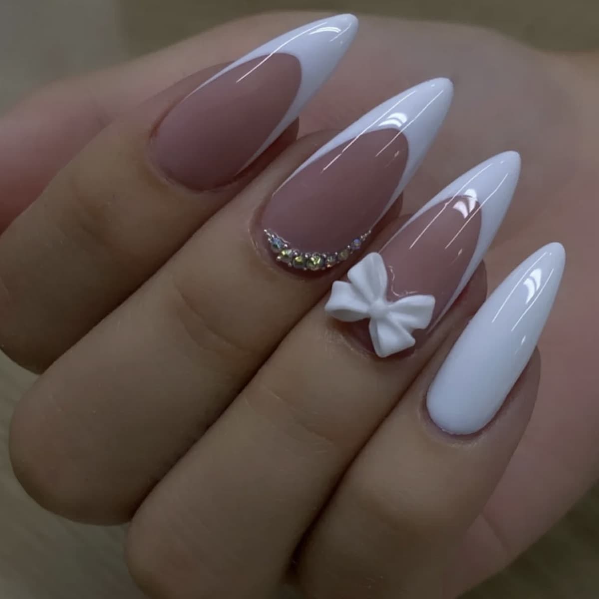 Heart-shaped bow French nail tips, sweet and fresh with small diamond embellishments, simple and versatile for cross-border sales