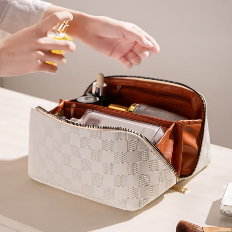 Checkered Pillow Cosmetic Bag, Stylish, Portable, Large-Capacity Waterproof Toiletry Bag, Travel Cosmetics Storage Bag Wholesale