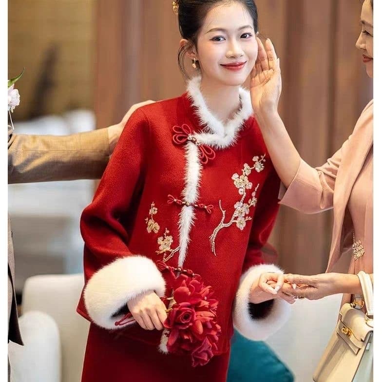 Winter New Chinese-Style Banquet Attire, Fashionable Embroidered Women's Clothing, Traditional Chinese New Year Outfit, Half-Skirt Set