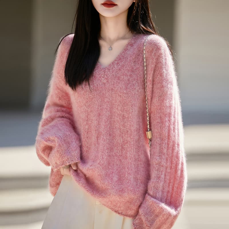 Heavyweight cashmere wool knit sweater, new 2025 style, fashionable and loose fit, women's sweater top.