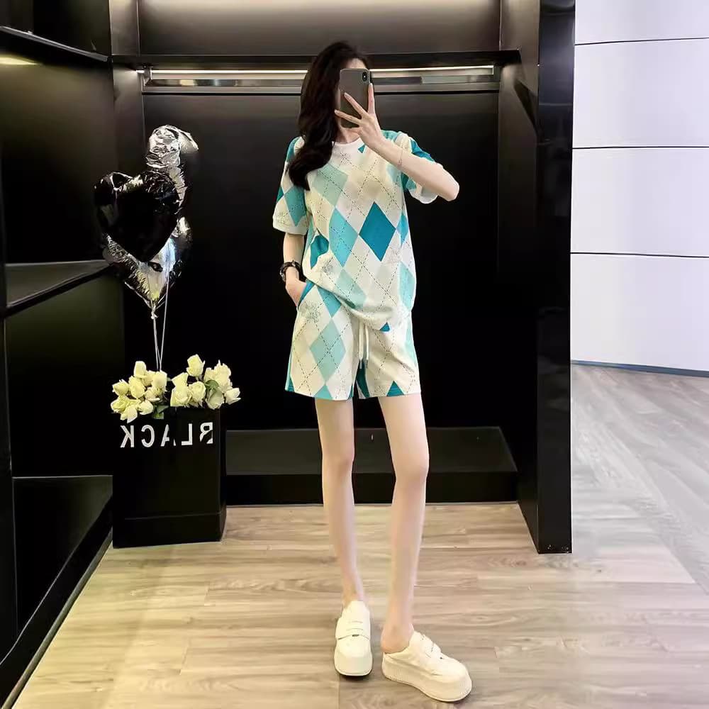 European Sports Suit Women's 2024 Summer New American Casual Fashion Loose Slim Tops and Shorts Two-piece Set
