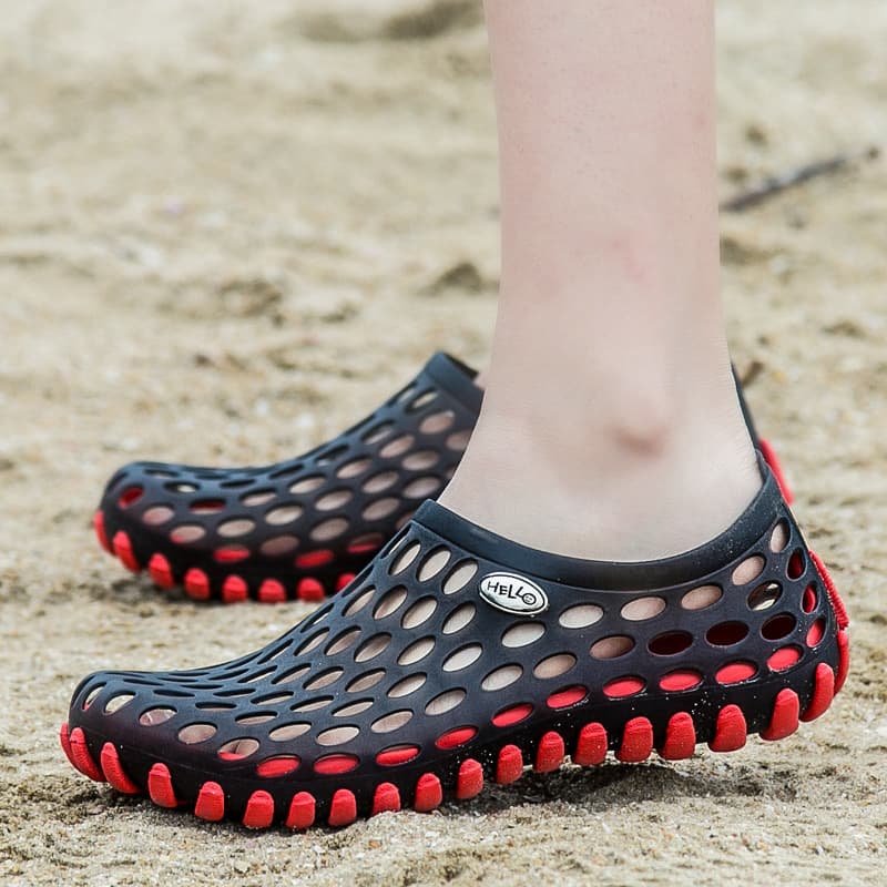 2026 New Style Clogs for Men and Women, Water Shoes, Slip-On, Outdoor Large Size Sandals, Summer Beach Clogs