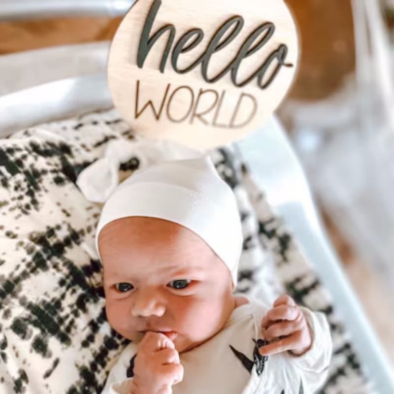 New Hello World Baby Birth Sign Door Hanger Decoration Newborn Wooden Round Plaque Keepsake