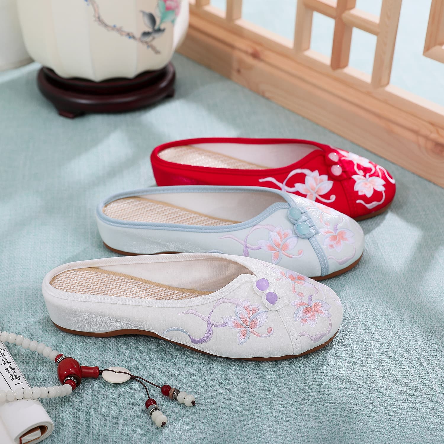 Avène Summer New Cloth Shoes Women's Flat Soft Soled Retro Disc Button Embroidered Slippers Ancient Style Hanfu Shoes