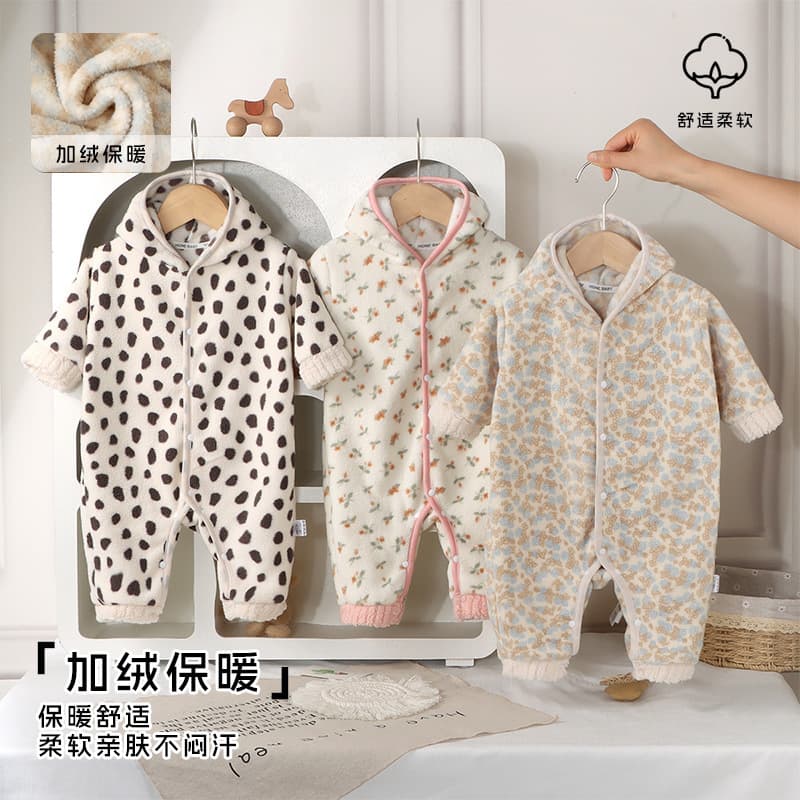 Baby one-piece autumn and winter velvet hooded baby clothes newborn coveralls men and women one-piece home clothes pajamas to keep warm