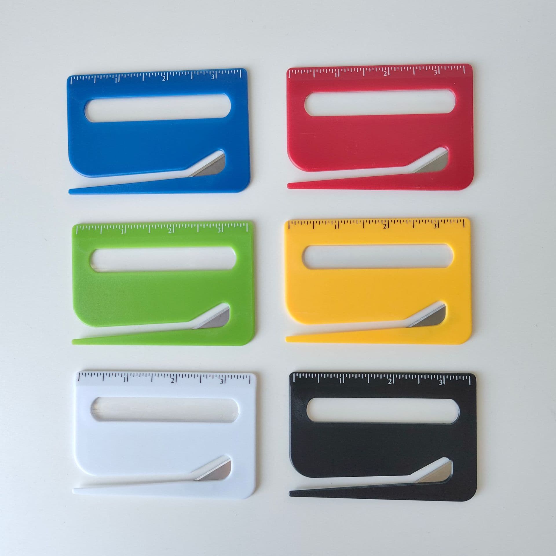In-Stock 3-in-1 Magnifier Letter Opener Straight Ruler, Plastic Scale Magnifier Paper Cutter, Multi-Function Safety Knife