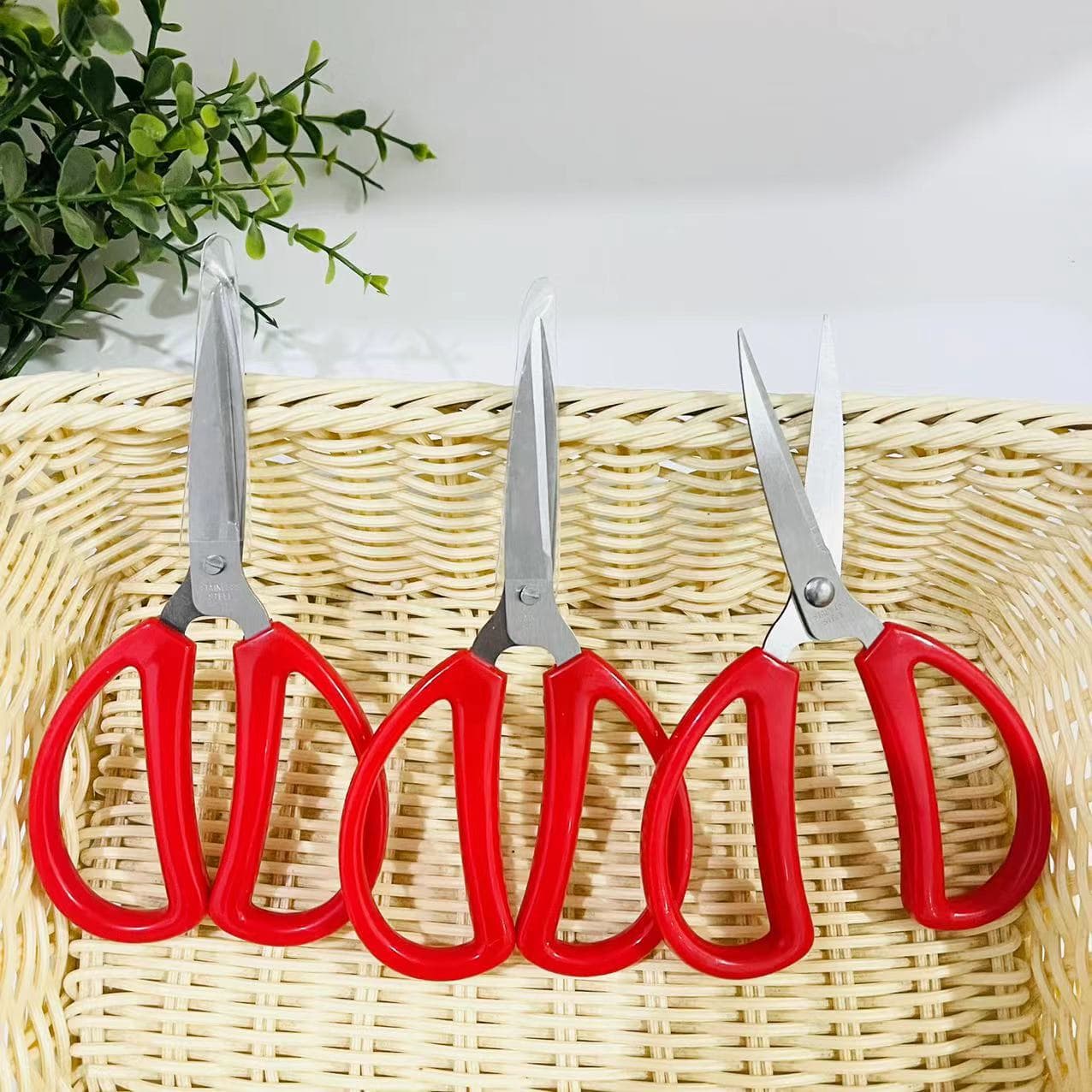 Household Scissors Wedding Scissors Paper Scissors Heavy Duty Scissors Office Scissors Tailoring Scissors Stationery Scissors Craft Scissors 2 Yuan Source