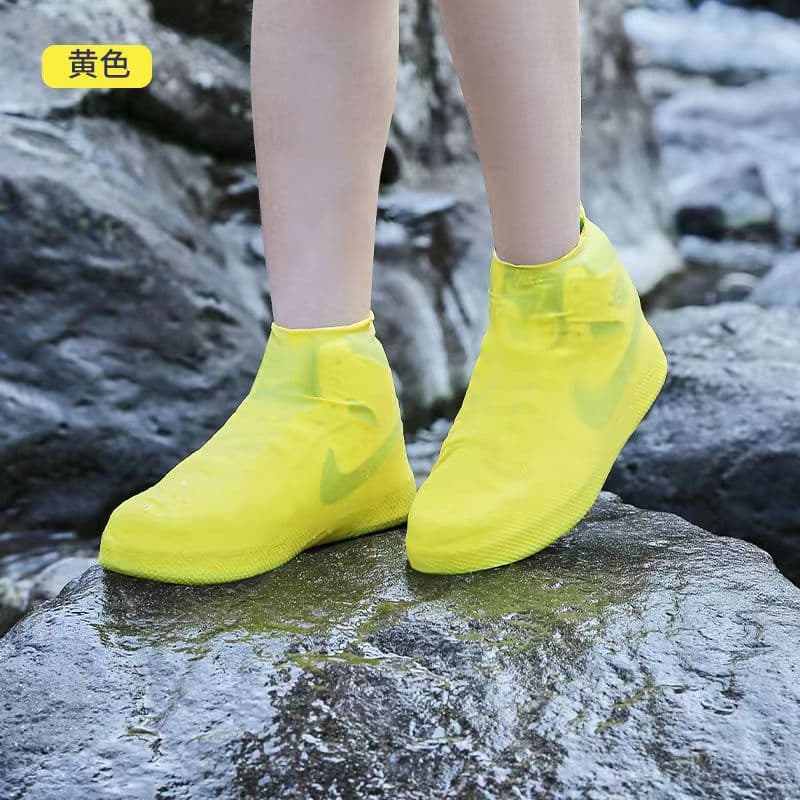 Waterproof, thickened, wear-resistant, rainproof latex shoe covers for cycling and outdoor use; non-slip and portable for men and women.