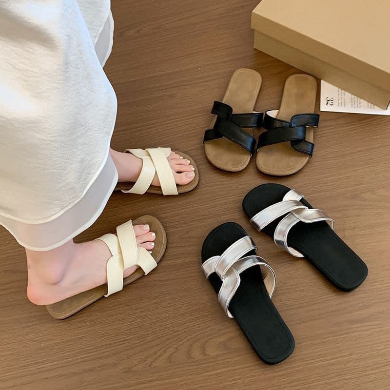 Trending Unique Twisted Cross Strap Women's Summer Slippers 2026 New Style One-Strap Korean Versatile Flat Sandals