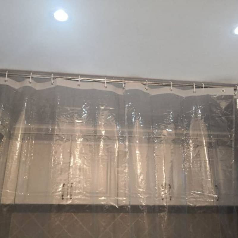 Transparent waterproof and dust-proof isolation curtains for bathrooms or epidemic control, customizable with magnetic strips for car wash sizes.
