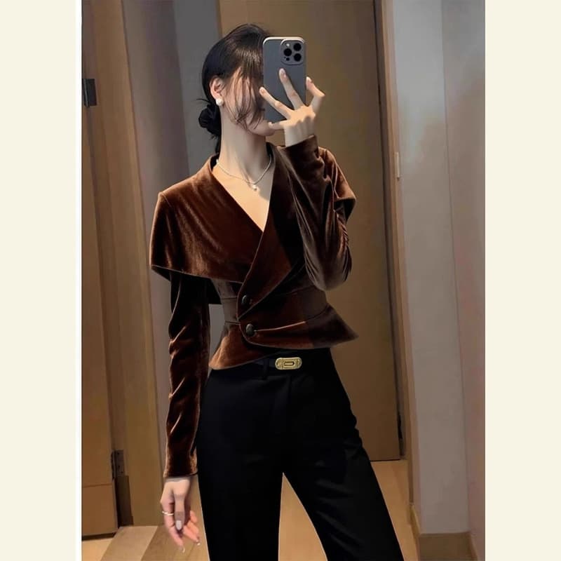 Light Luxury Brown V-Neck Velvet Shirt for Women, New Autumn/Winter Slim Fit Short Outerwear Long Sleeve Top