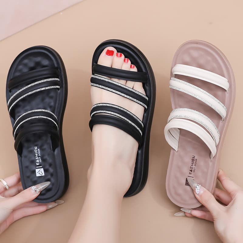 2026 New Summer Style Mom Slippers for Middle-Aged Women, Fashionable Non-Slip Comfortable Flat Breathable Sandals for Middle-Aged and Elderly Women