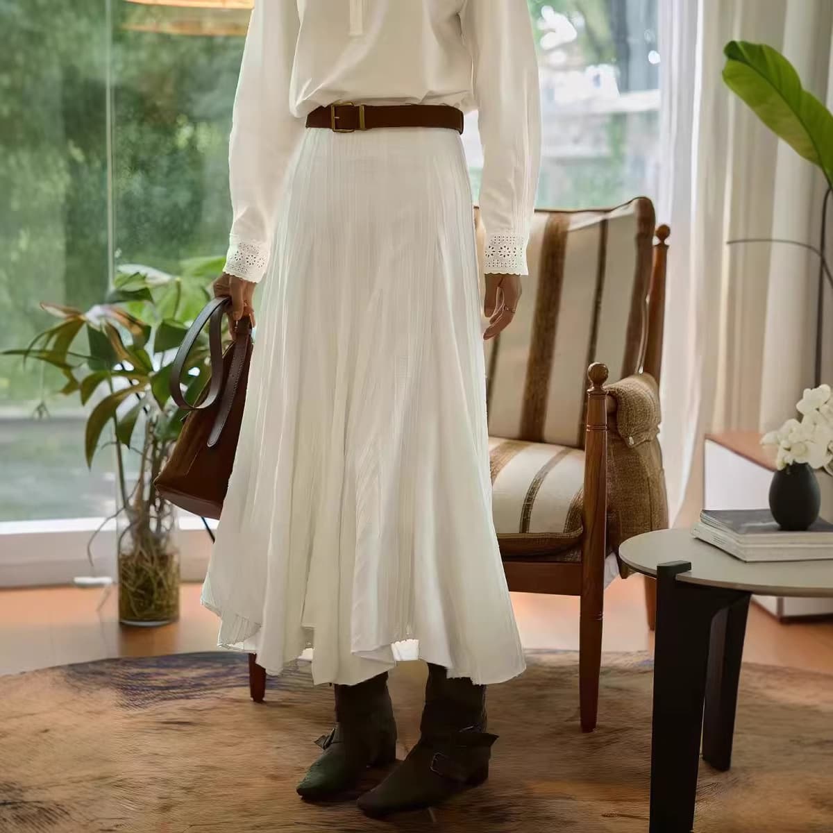 French retro white high-waisted a-line skirt for women spring 2026 new slim umbrella skirt long skirt