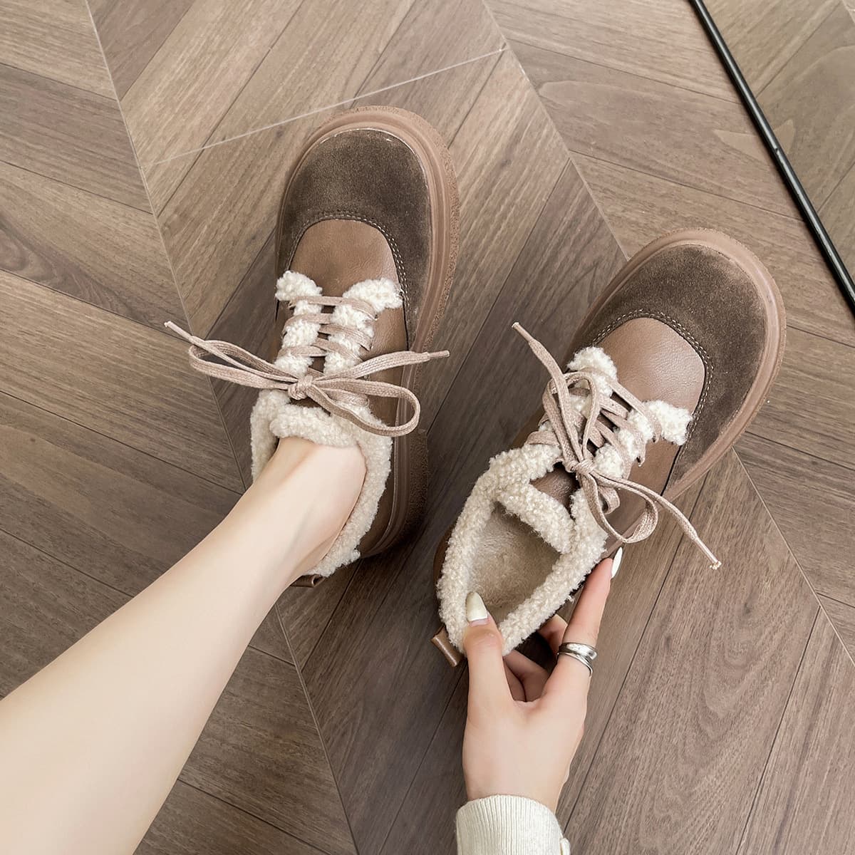 Weiwei Girl 688-2 Thick Sole Cotton Shoes for Women Chunky Heel Retro Winter Fleece-Lined Warm Fur Shoes Lace-Up Leather Shoes