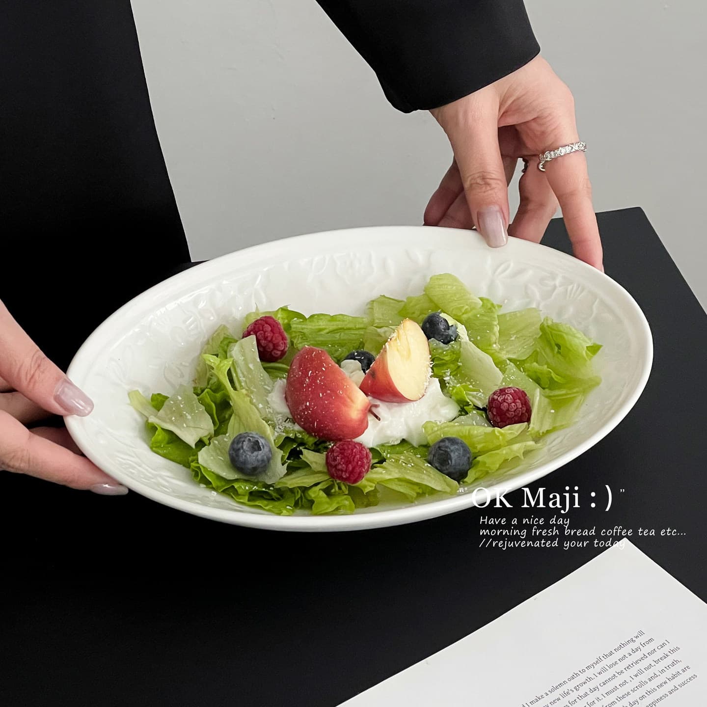 High-End White Ceramic Plate Embossed Oval Deep Plate Large Capacity 10-Inch Fish Plate Home Fruit Salad Plate