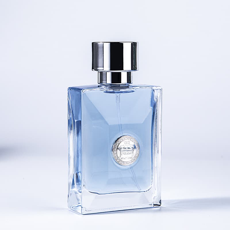 Xiaocheng Yixiang's eponymous Poseidon men's perfume has a long-lasting freshness, light fragrance and long-lasting fragrance. Douyin Kuaishou's popular model for student men