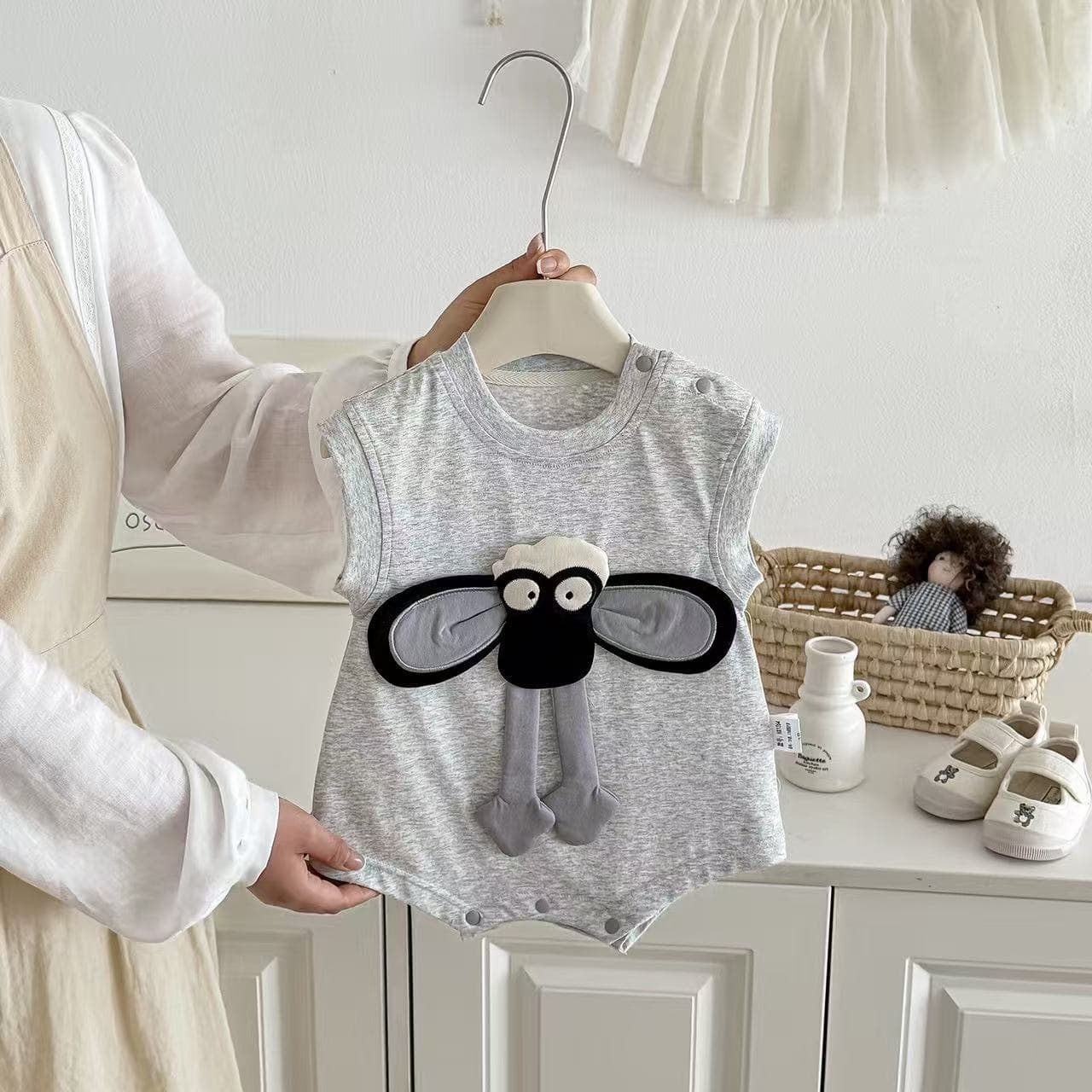 Summer cartoon lamb romper, cute baby going out, triangle romper, stylish fart clothes