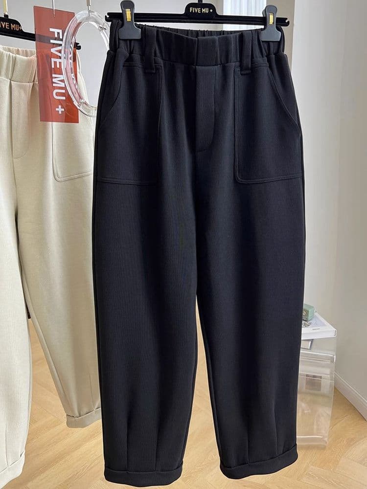 Plus-size women's casual pants with elastic waistband, loose fit, suitable for spring and autumn, cropped length, harem pants.