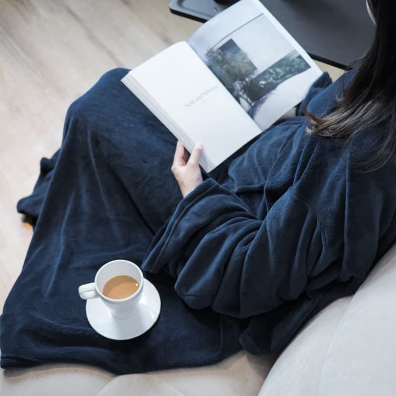 Cross-border Amazon TV blanket with large pocket, multifunctional wearable lazy sleeve blanket, anti-static flannel plush blanket