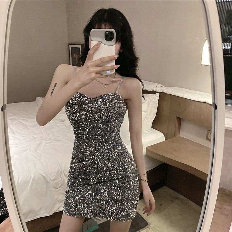 Sequin suspender skirt for women in autumn and winter 2023 new style temperament versatile bottoming outer wear covering the buttocks sexy slim fit Lianke