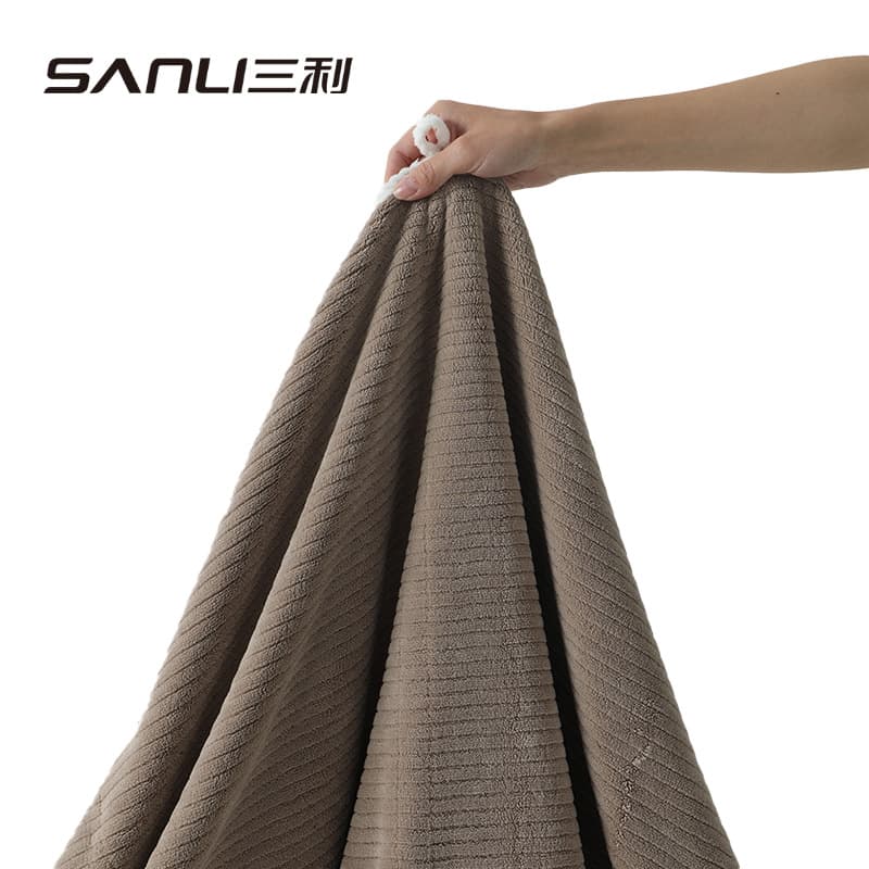 Sanli Coral Fleece Bath Towel for Adults, Thick Striped Bath Towel, Wrap-Around Wearable Bath Towel for Cross-Border Sales