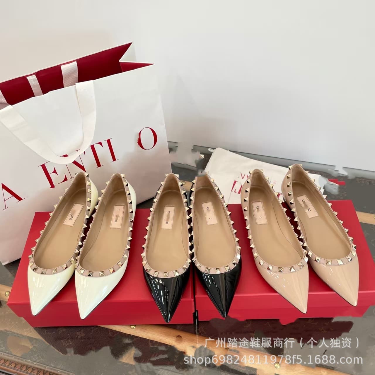 2025 New Summer Roman Fashion Pointed Toe Closed Toe Single Shoes with Rivets and Two Rings for Women