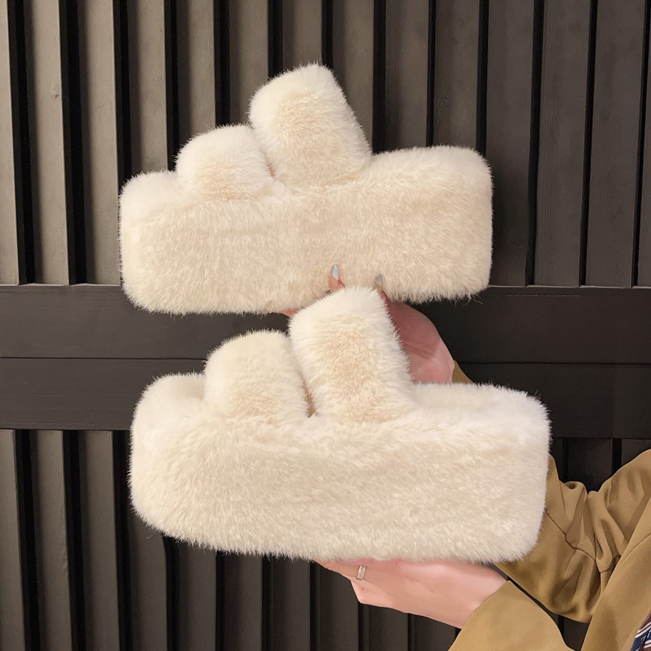 Extra Thick Sole 9cm Furry Slippers for Women, Autumn/Winter New Style, Korean Version Versatile Indoor and Outdoor One-Strap Cotton Slippers