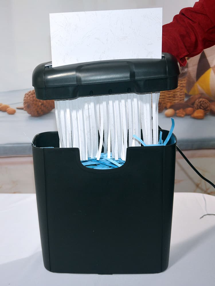 Small paper shredder office household shredder strip paper cutter mini electric desktop file automatic shredder