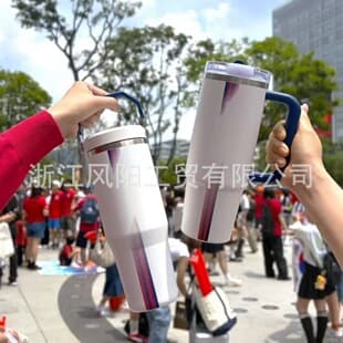 Stanley Same Style World Cup USA Team Limited Edition 30oz 40oz Ice Tumbler with Handle Folding Straw Car Cup