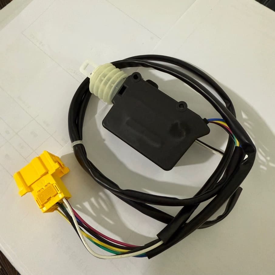 Suitable for Volvo truck door lock block locking device, central control valve 20425122 20425121