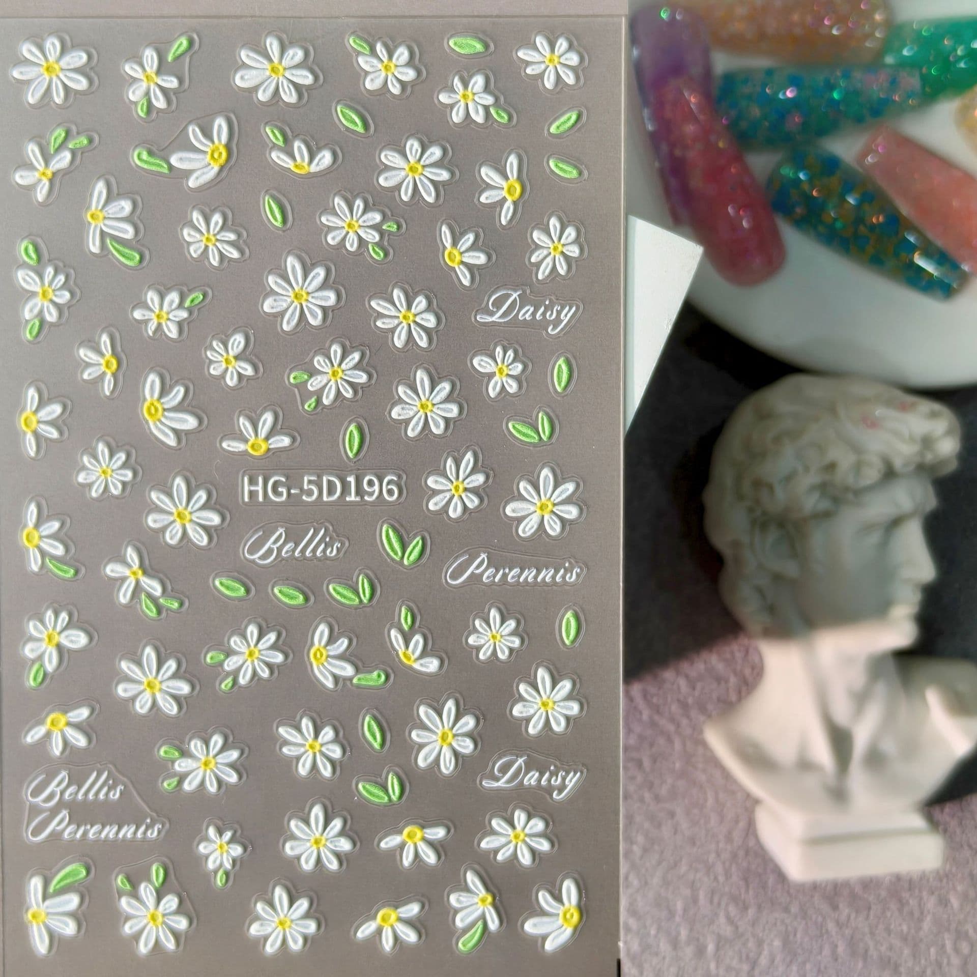 Spot white daisy embossed sticker, three-dimensional waterproof adhesive backing, small fresh daisy nail art sticker, HG style
