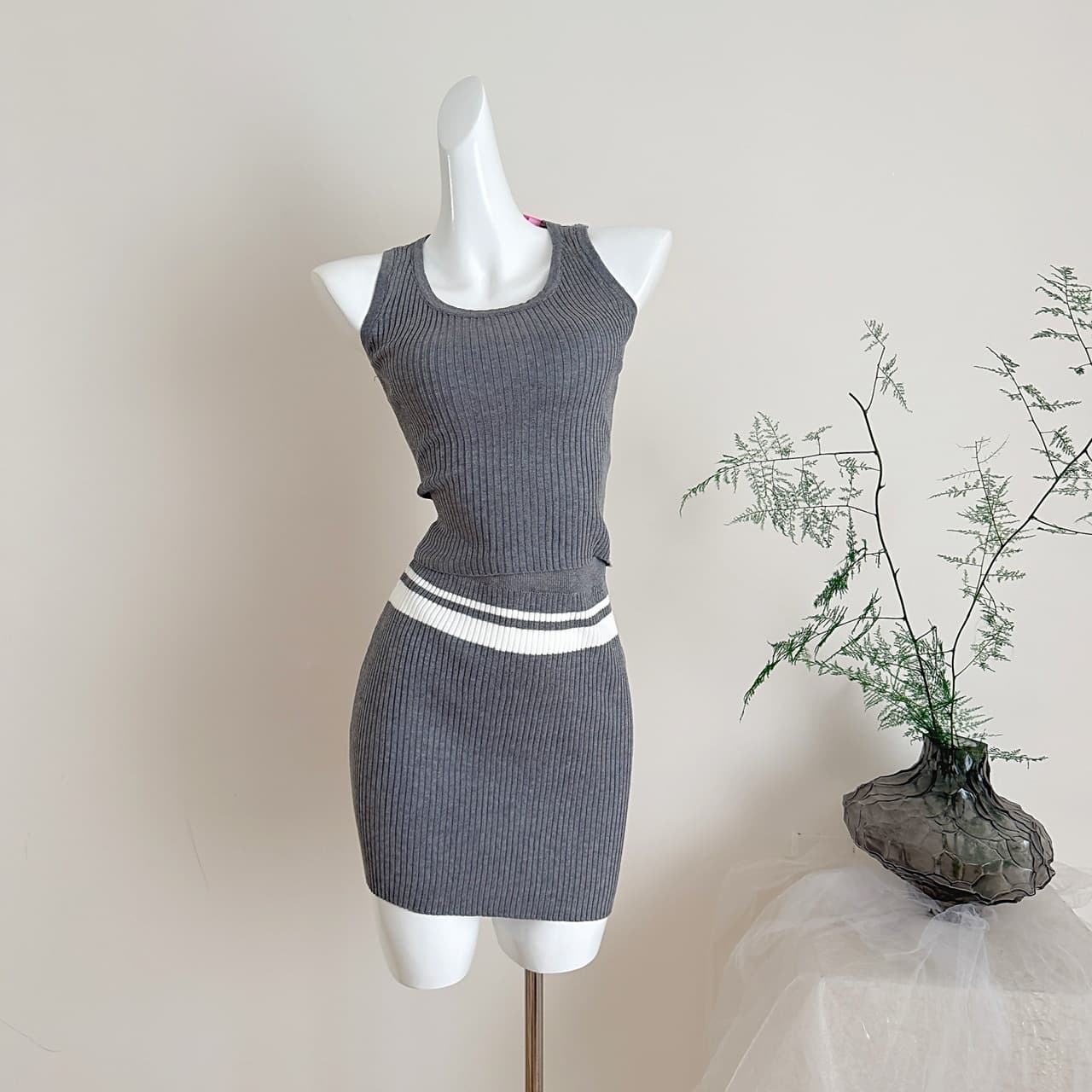 Cher Qiao'er Gray Tone Honor Student Set for Women Summer Pure Desire Sweet Spicy Knit Vest Bodycon Skirt Two-Piece Set
