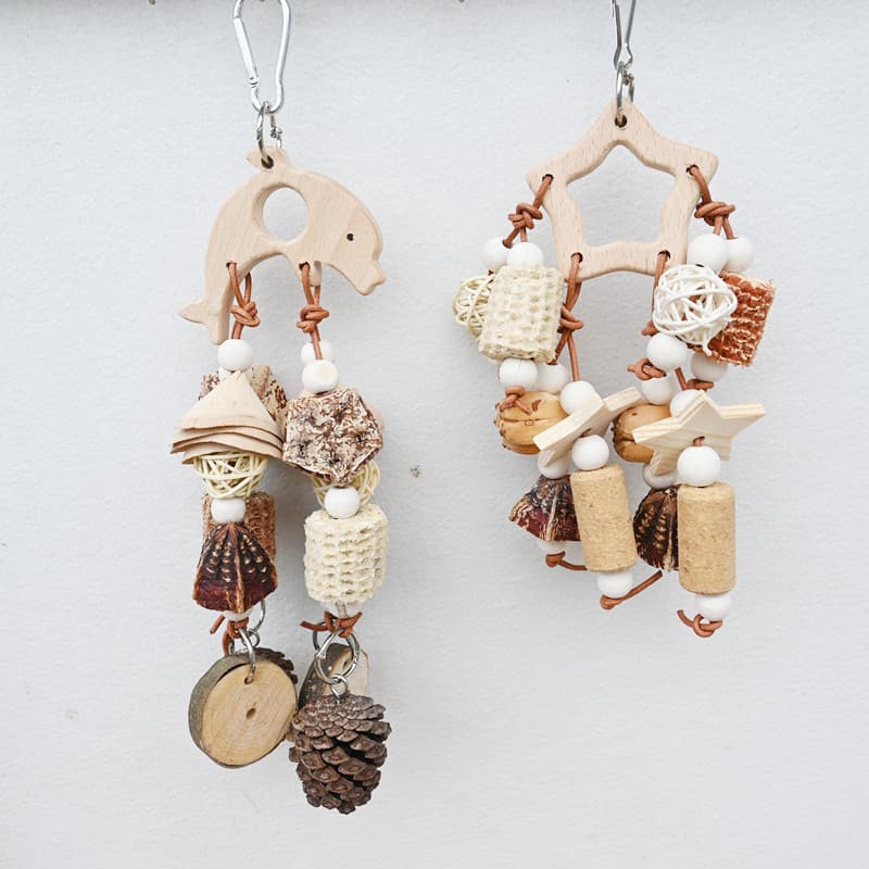 Parrot bird toys, wooden fruit chewing skewers, pine cones, corn cobs, cork, teeth grinding, boredom relief, bird cage supplies wholesale