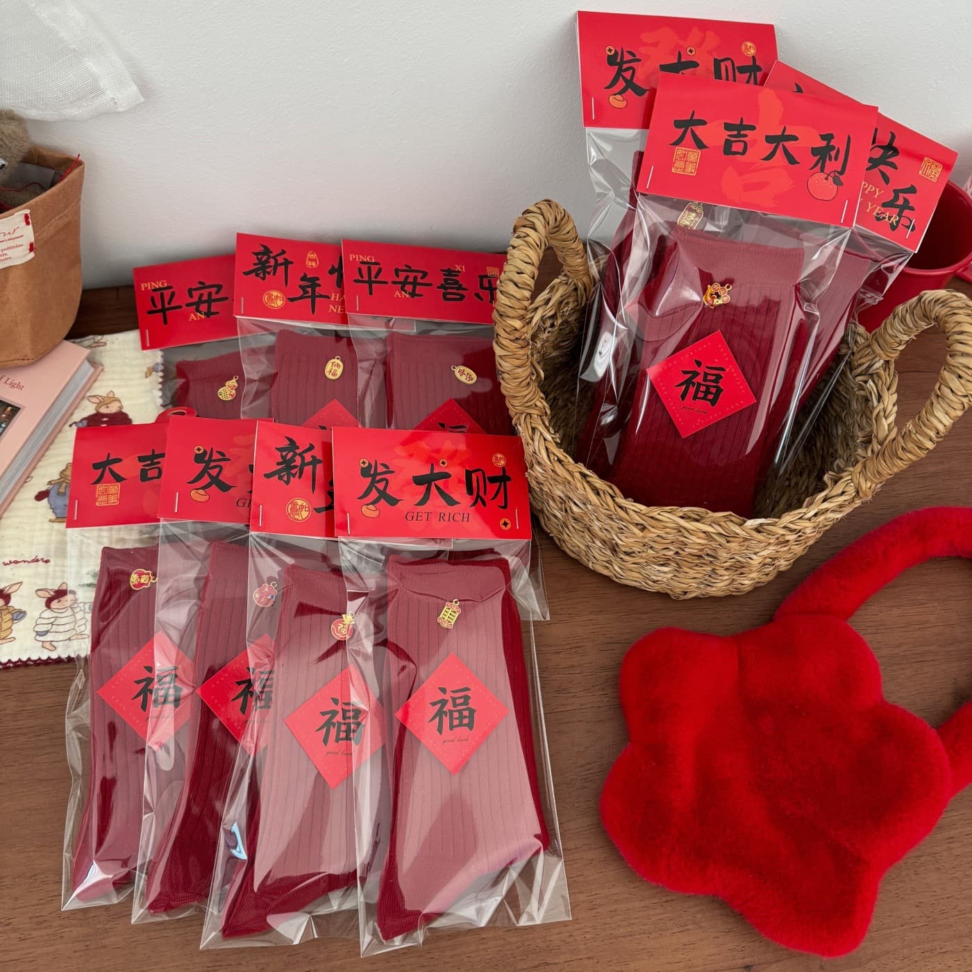 IOULOR Zodiac Year Red Socks Fortune Bag Pendant Auspicious Red New Year Gift Autumn Winter Mid-Calf Socks Wholesale